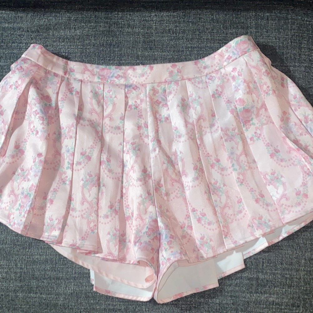 NWOT Sugar Thrillz Scandal Sheet Pleated Shorts Pink Floral Skort L